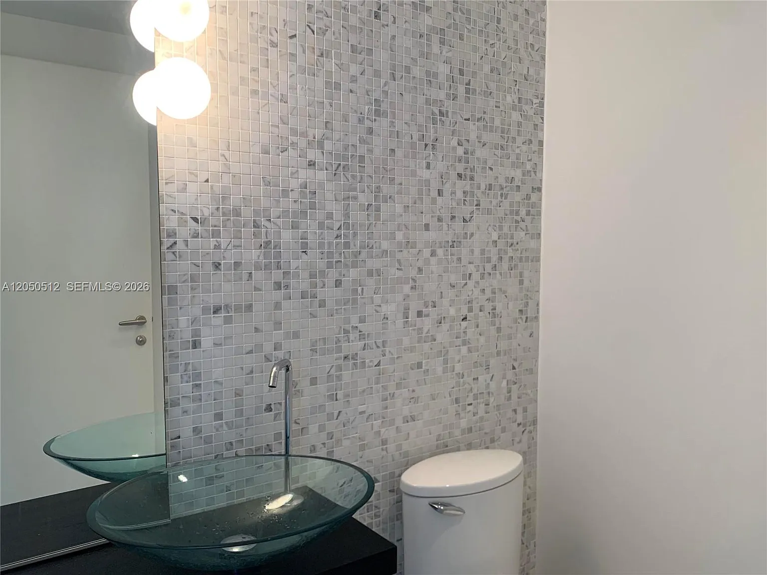 1 bed, 1.5 bath, 820 sqft, $3,700 — Photo 4