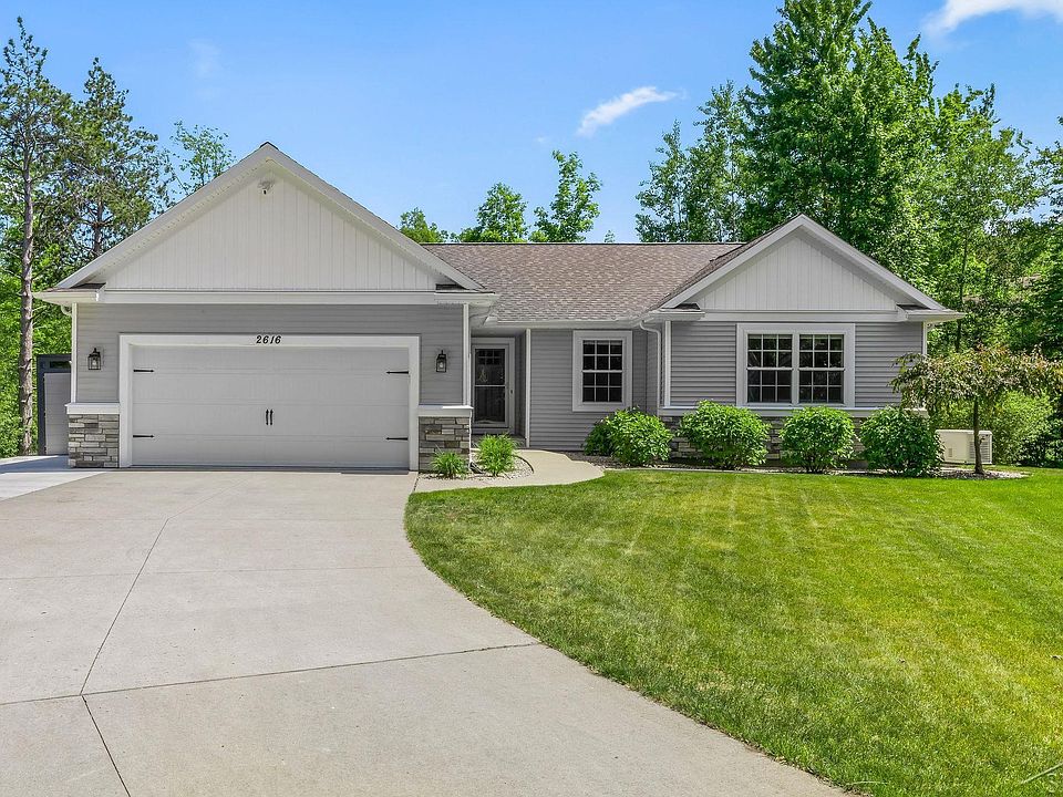 1st image of 2616 Deerwood Cir