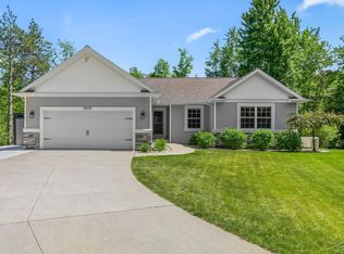 2616 Deerwood Cir, Midland, MI 48642