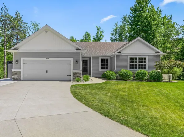 2616 Deerwood Cir, Midland, MI 48642
