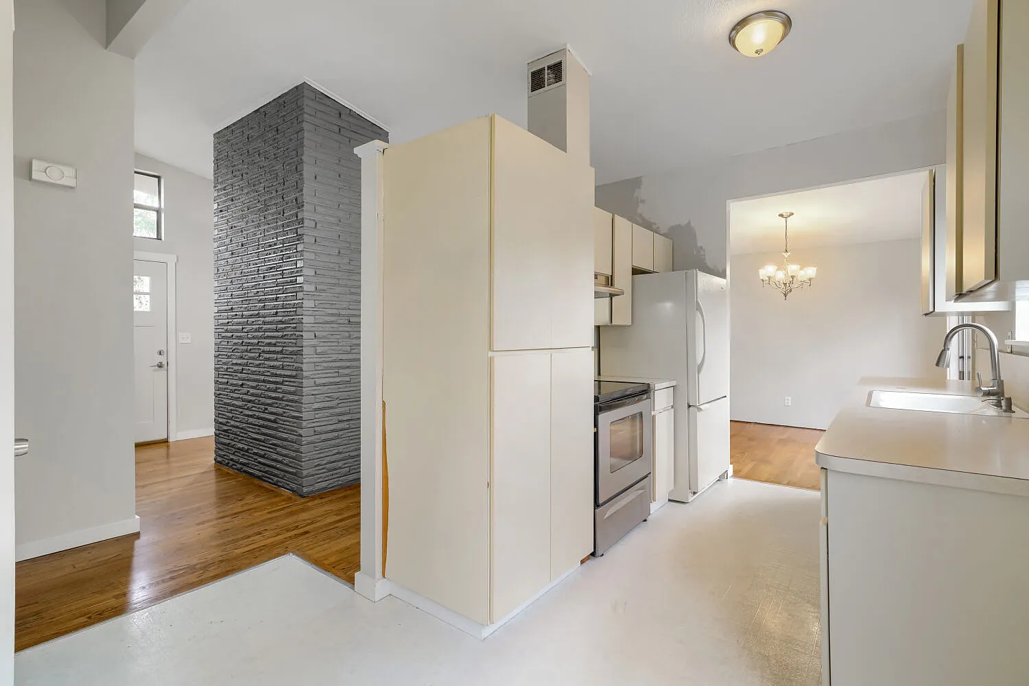 3 bed, 1200 sqft, $2,900 — Photo 4