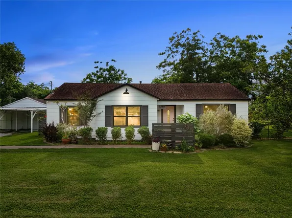 3816 Texas Ave, Dickinson, TX 77539