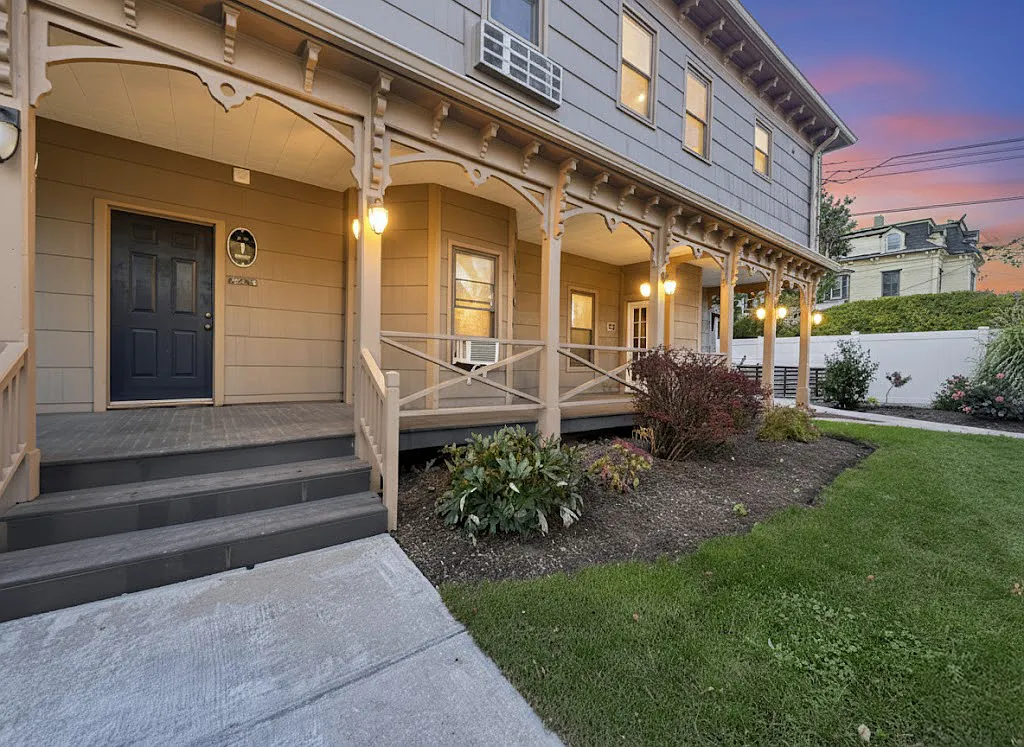 Studio, 420 sqft, $1,799 — Photo 1