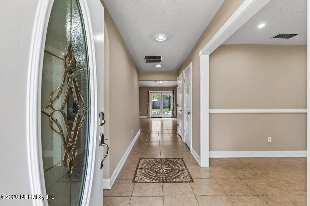 4 bed, 2.0 bath, 1960 sqft, $3,350 — Photo 3