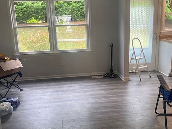 4th image of 27 Bromley Dr