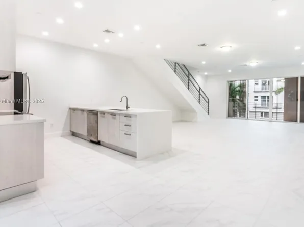 1044 NE 18th Ave #201, Fort Lauderdale, FL 33304