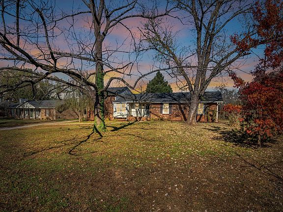 2nd image of 1065 Lakeland Dr