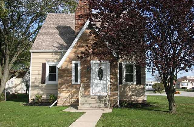 2nd image of 841 Anderson St