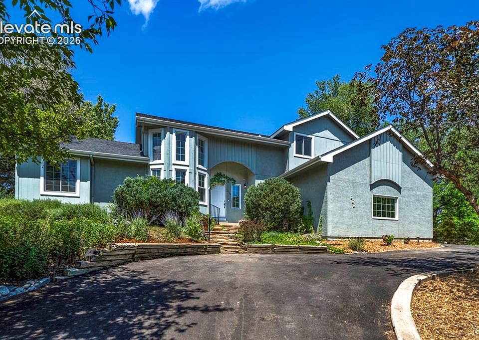 1st image of 210 Hidden Creek Dr