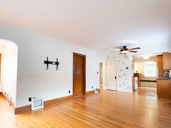 5th image of 4142 Sheridan Ave N