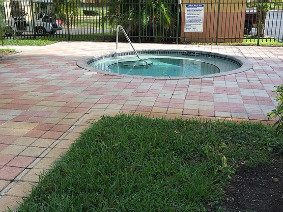 3rd image of 9320 Fontainebleau Blvd APT 205