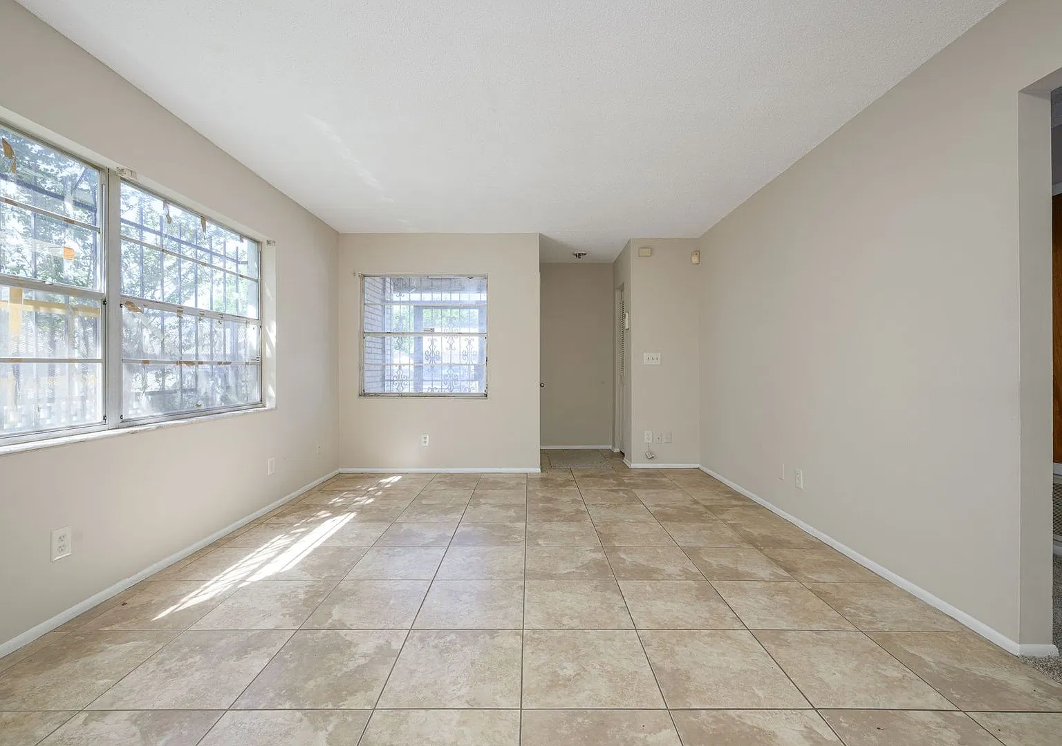 Charming 2 Bed, 2 Bath Home in Daytona Beach — Photo 3
