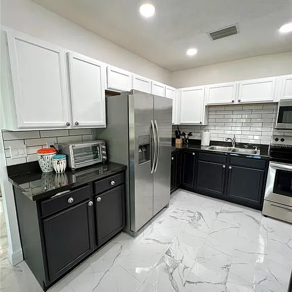 2173 Riviera Dr — Photo 6