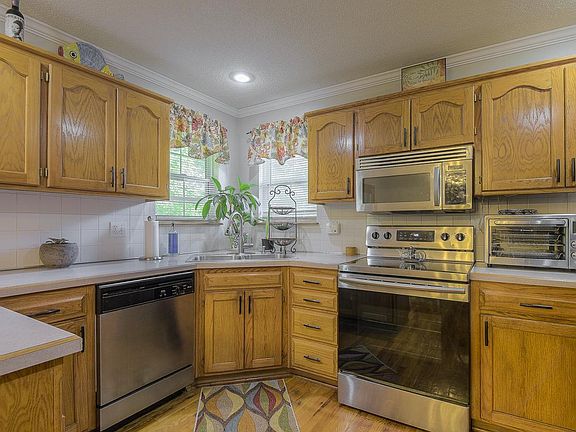 4th image of 1101 SE Princeton Dr