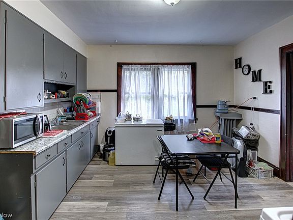 5th image of 719 E 157th St
