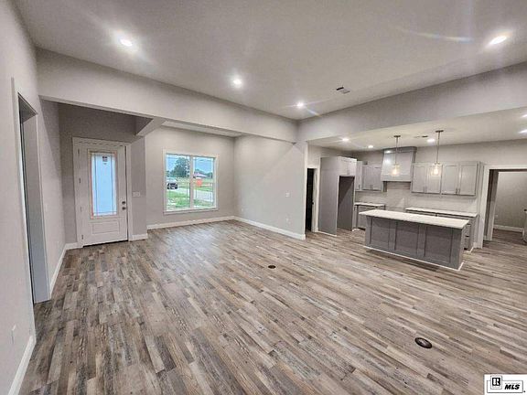 5th image of 23 Twin Oaks Ln