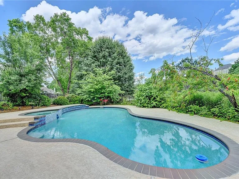 645 Falls Bay Ct — Photo 80