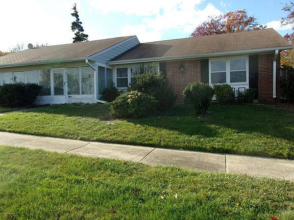 2nd image of 573 Sheffield Court #B