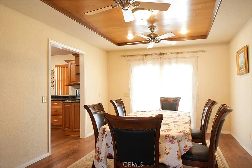 4 bed, 2.5 bath, 3687 sqft, $800 — Photo 3