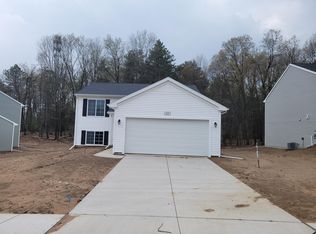 1109 Cedarwood Dr, Greenville, MI 48838