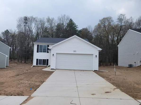 1109 Cedarwood Dr, Greenville, MI 48838