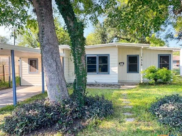 1310 E Rosebud Ave, Victoria, TX 77901