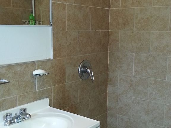 2nd image of 139 Jefferson Ave APT 1L