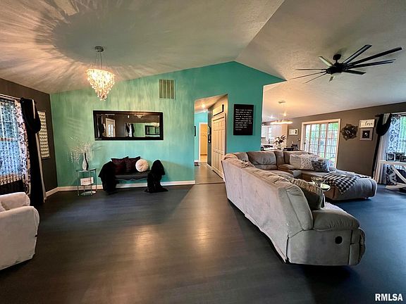 3rd image of 270 Sunkist Dr