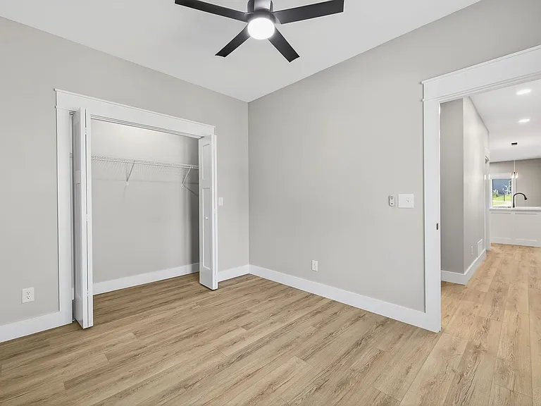902 N Madison St — Photo 15