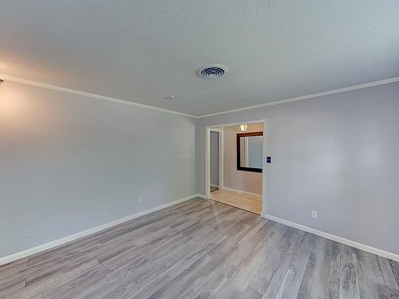 3rd image of 10714 Ballantine St