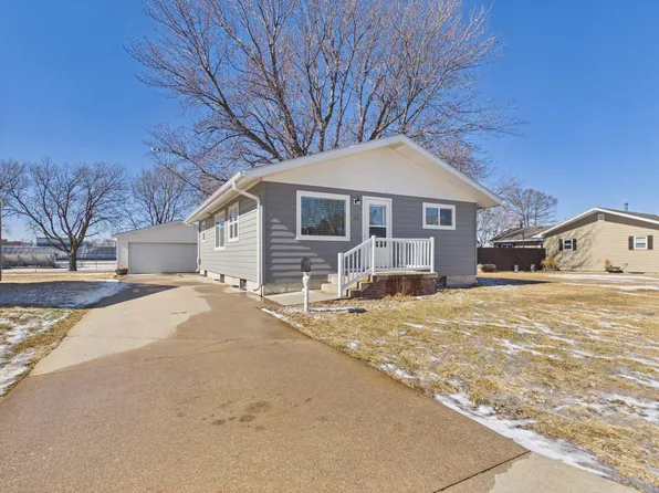 1305 East Ave, Holdrege, NE 68949