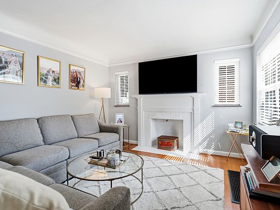 5th image of 4133 Club View Dr