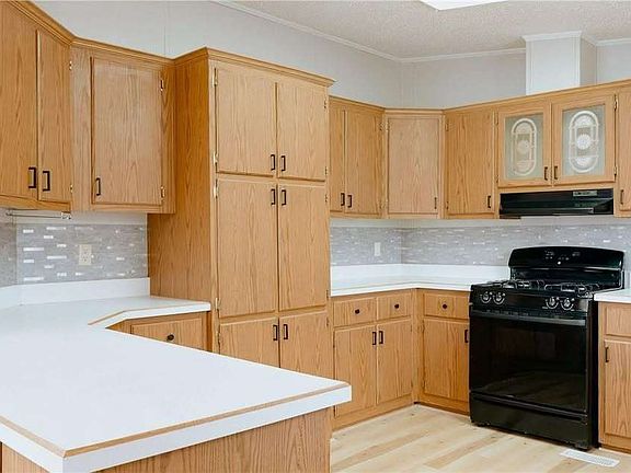 5th image of 510 Andrick Ave