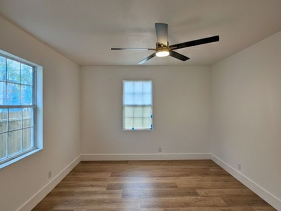 3rd image of 410 Randall St APT 2