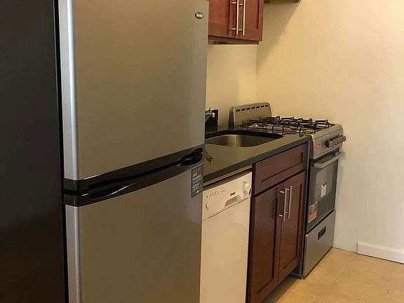 3rd image of 124 Jefferson Ave #2FF