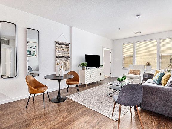 4th image of 2828 Zuni St #5354436