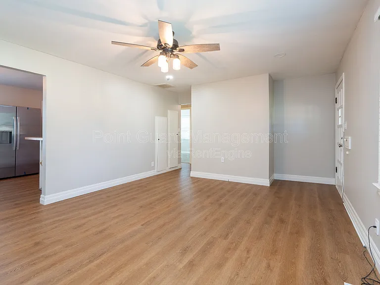 547 N Custer St — Photo 3