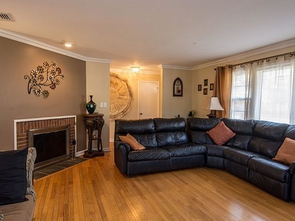 4th image of 1044 Sussex Tpke