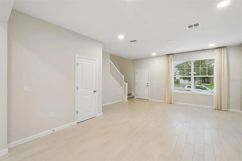 3 bed, 2.5 bath, 1688 sqft, $2,500 — Photo 3