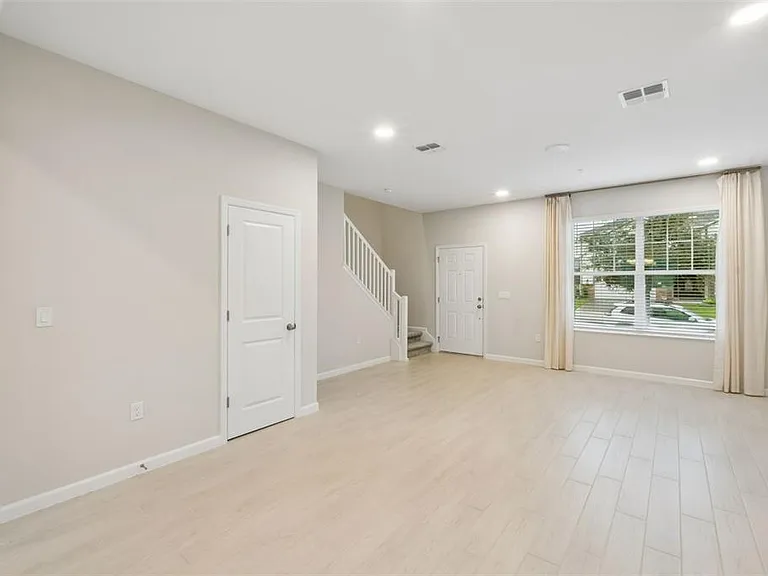 827 Creeping Fig St — Photo 3