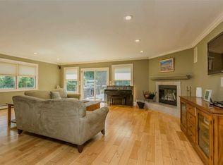 454 Sylvan Ave, Bayport, NY 11705