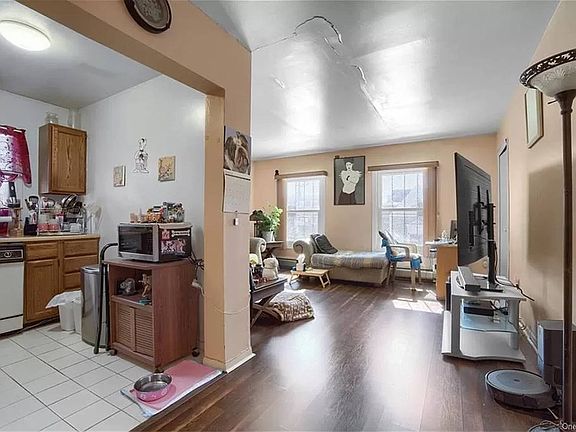 2nd image of 2077 Lacombe Ave Floor 2