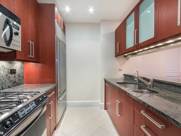351 East 51st Street 12B image 3 of 5