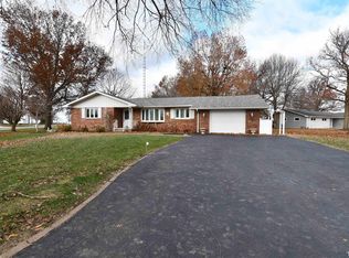 101 N Monroe St, Morrisonville, IL 62546