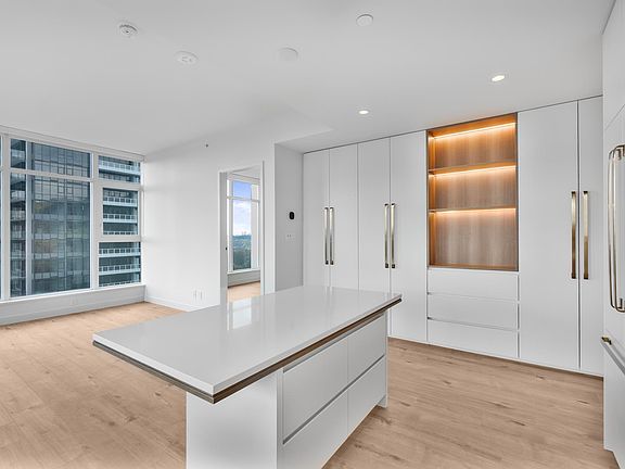 5th image of 720 Farrow St #1405