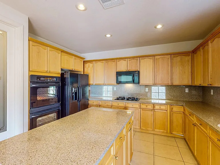 9412 Forest Edge Ave — Photo 12