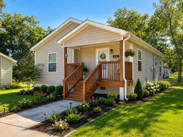 215 W James St., Mullins, SC 29574