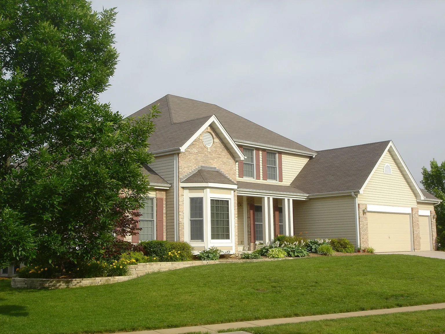 16832 Sunset Circle Dr photo 1