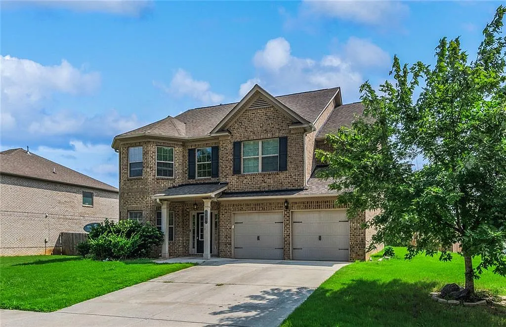 5 bed, 3.0 bath, 3289 sqft, $2,495 — Photo 2