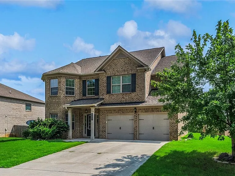 419 Live Oak Pass — Photo 2